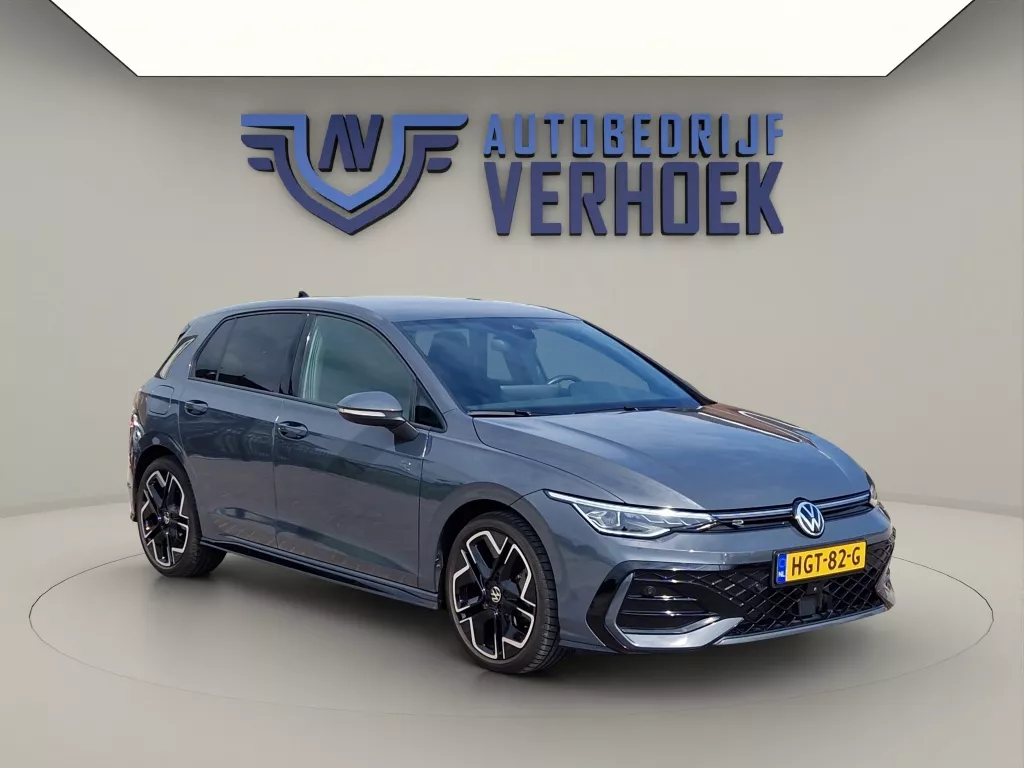 Volkswagen Golf 1.5 eTSI R-Line 360&deg; Camera - NL Auto - Stuur en Stoelverwarming