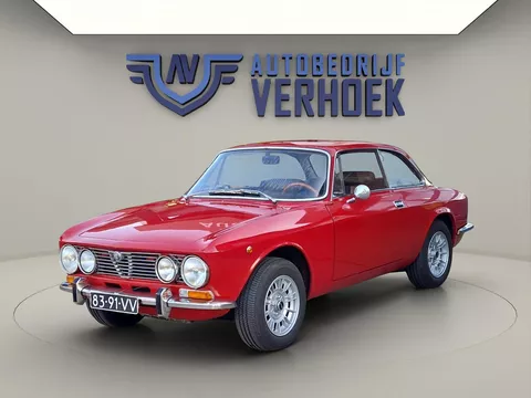 Alfa Romeo 2000 2.0 GTV Bertone - Veel reserve onderdelen